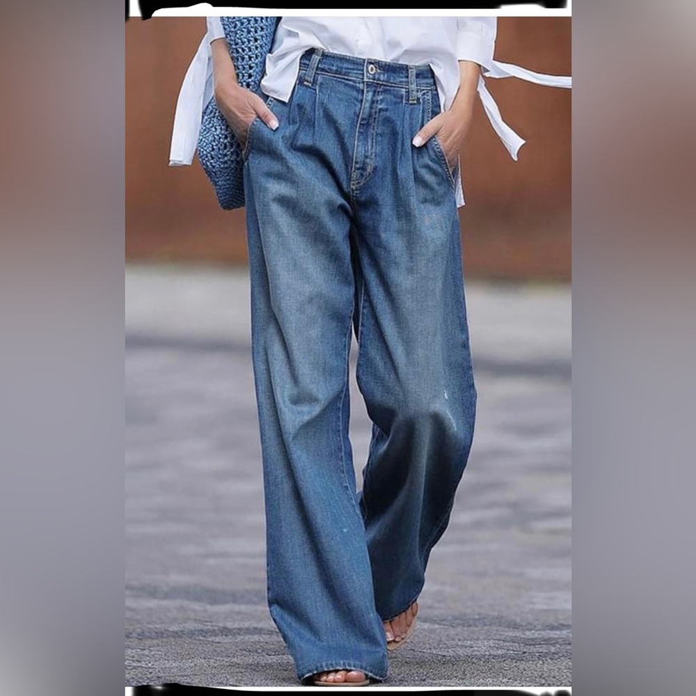 SOLD!!!!NWOT Blue Slouchy Wide Leg Jeans 👖👖